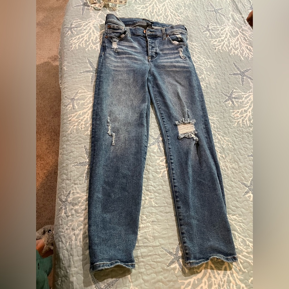 🧨Fashion Nova distressed stretch jeans size 11/30 by 26